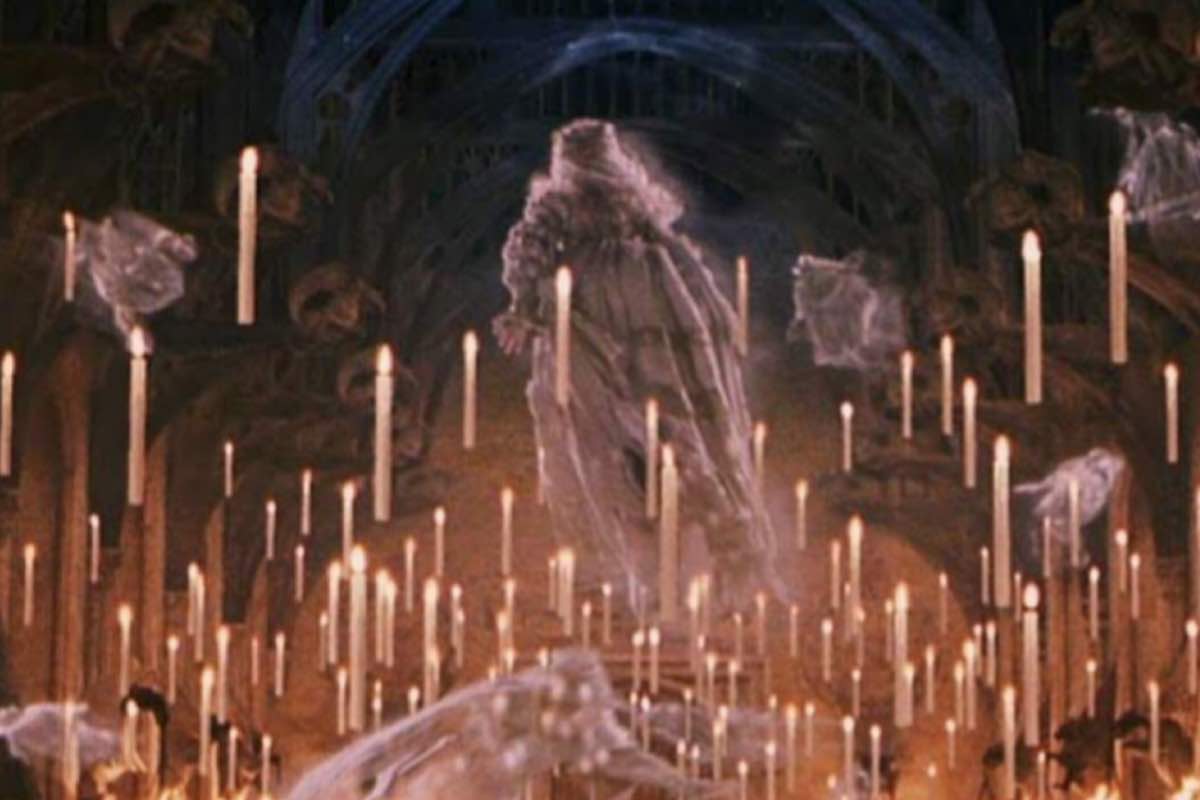 Anime in Harry Potter volano tra le candele accese